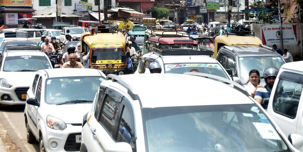 The city opened after many days, people struggled with traffic jams
