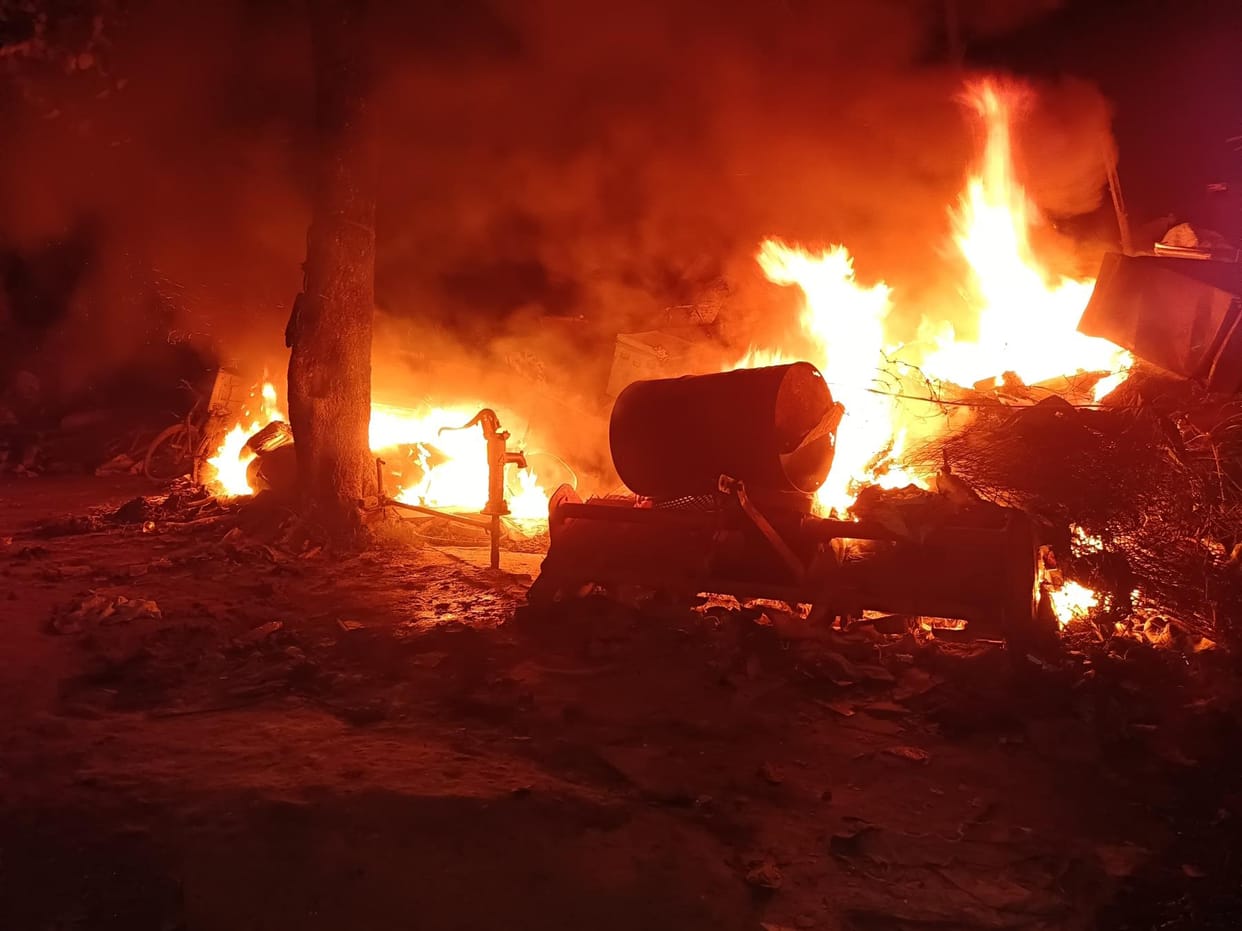 Fire broke out in a junk warehouse, was controlled in two hours