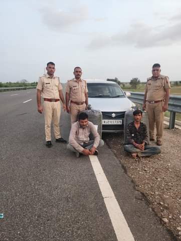 Three arrested with heroin worth rupees 1.40 crore and poppy husk worth 6.50 lakh