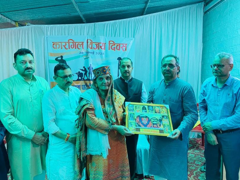 Tribute paid to brave sons on Kargil Vijay Diwas, family members honored