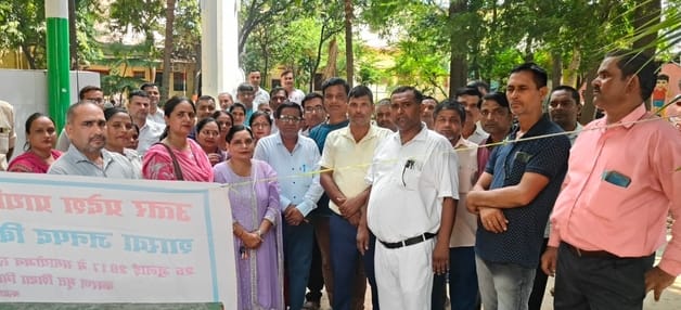 Shikshamitras submitted a memorandum demanding increase in honorarium