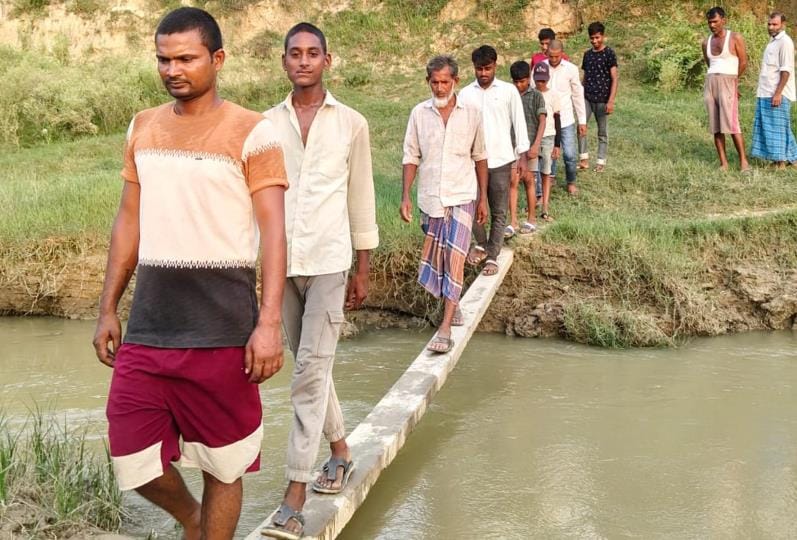 The road to the village was blocked due to the erosion of the Bhambhar drain