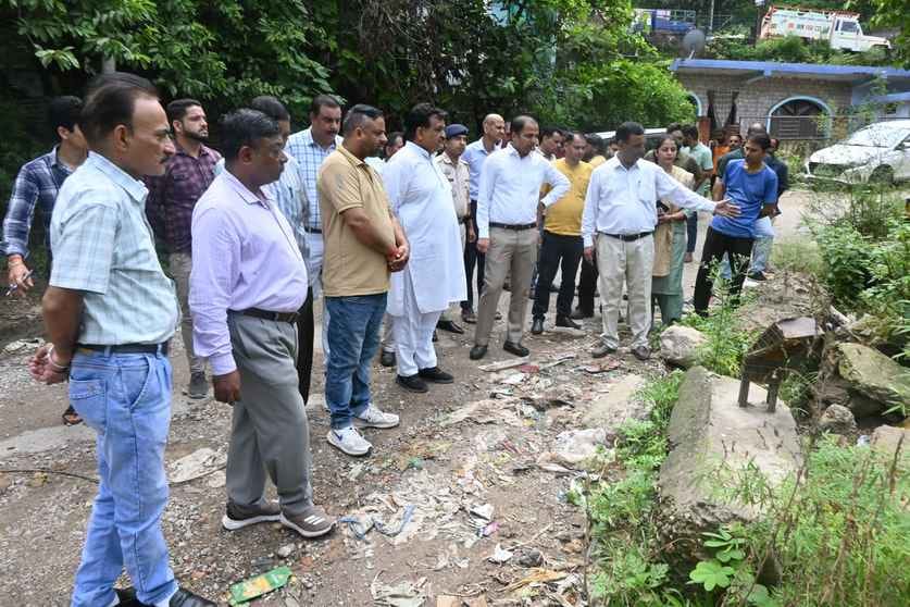 Deputy commissioner inspected vegetable market and meat market, gave strict instructions
