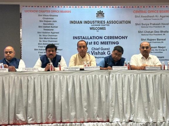 Newly appointed office bearers of IIA receive certificates