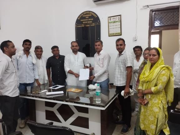 The chair of the vice chairman of the Siwani Panchayat Samiti is under threat.