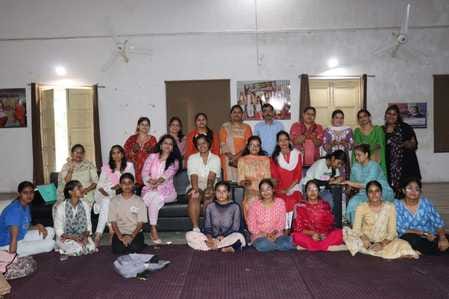 Yashvi won first place in Mehndi competition