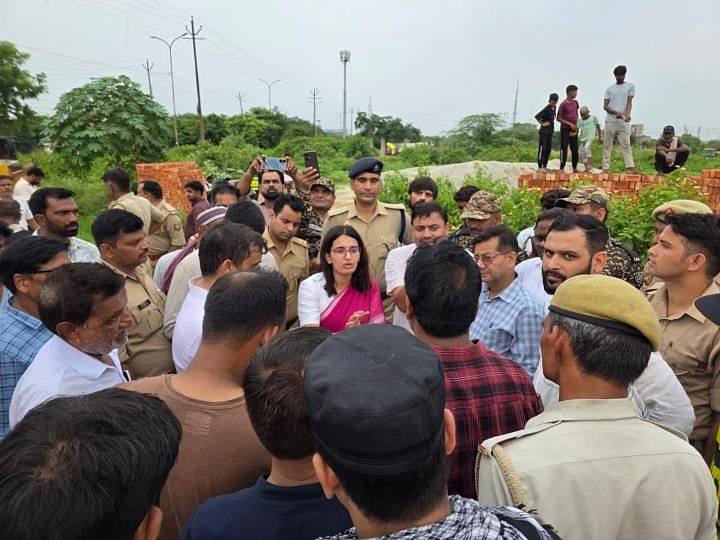 Lucknow News: बसंतकुंज योजना में अवैध कब्जे हटाने पहुंची एलडीए की टीम का हुआ विरोध
