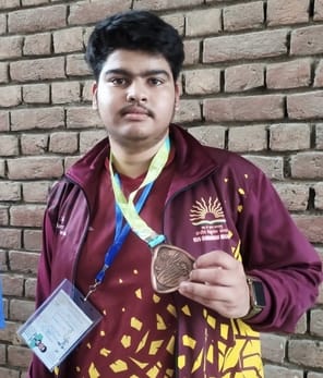 Bhavishya won silver medal in shooting