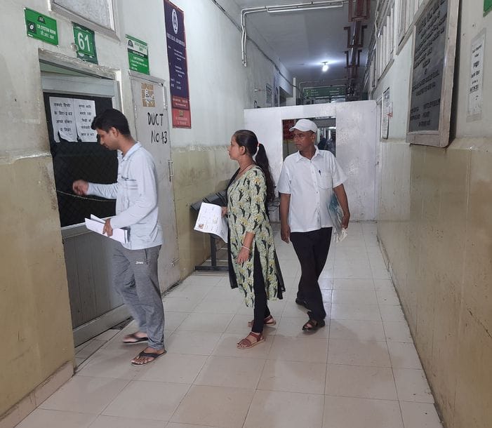 X-ray machine is not working in district hospital, eye OPD is run by one doctor