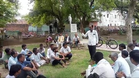 Employees raised slogans against the Nagar Palika administration regarding their demands