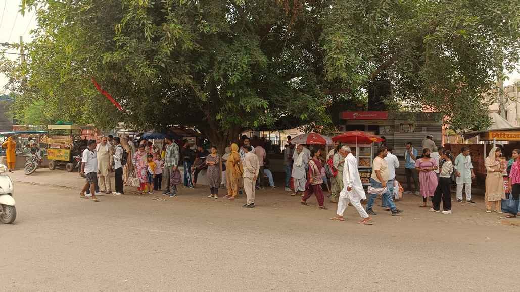 Relief from shuttle bus service, 320 rounds made