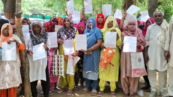 Kharanti villagers met DC, said eligible BPL families are out of the survey