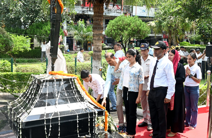 Tribute paid to the martyrs by remembering their indomitable courage and bravery