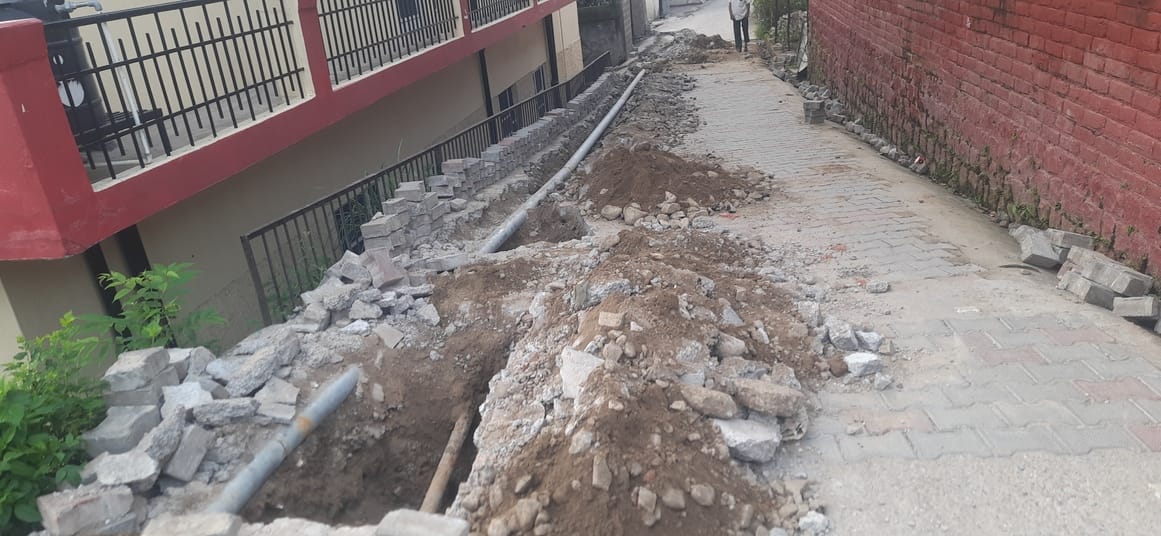Road closed without notice in Pratap Nagar, paver tiles uprooted, people troubled