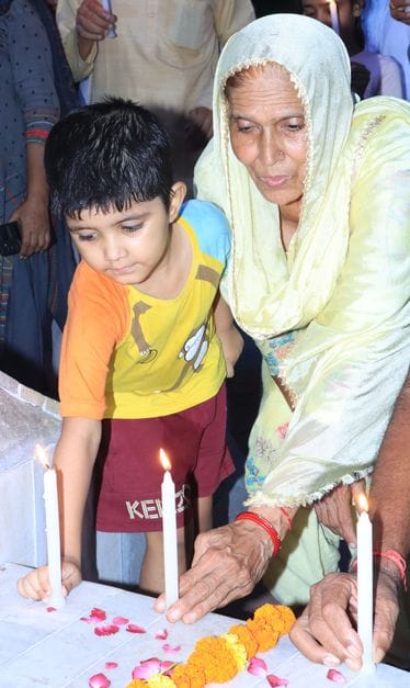 Tribute paid to martyrs by lighting candles