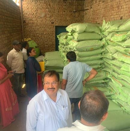 Chief Minister's flying squad raided the Arya Nagar warehouse, no record of 70 bags of urea was found