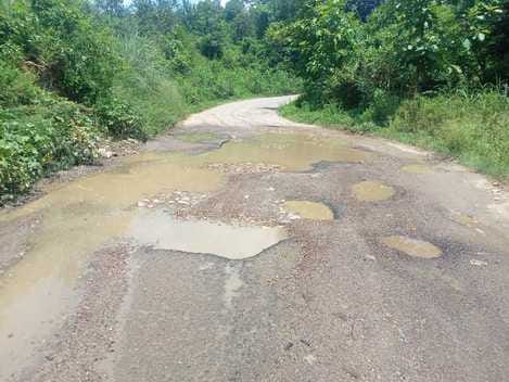 Potholes on the road connecting Sulgawan to the bypass increased problems