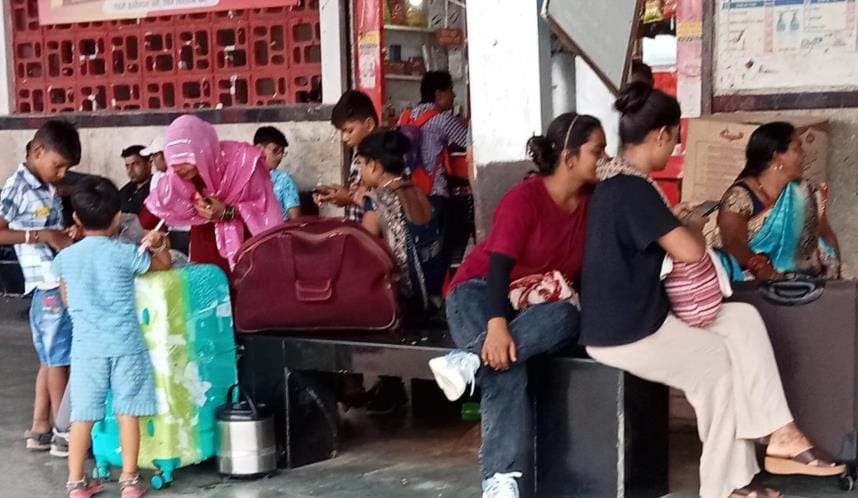Nauchandi arrived three hours late