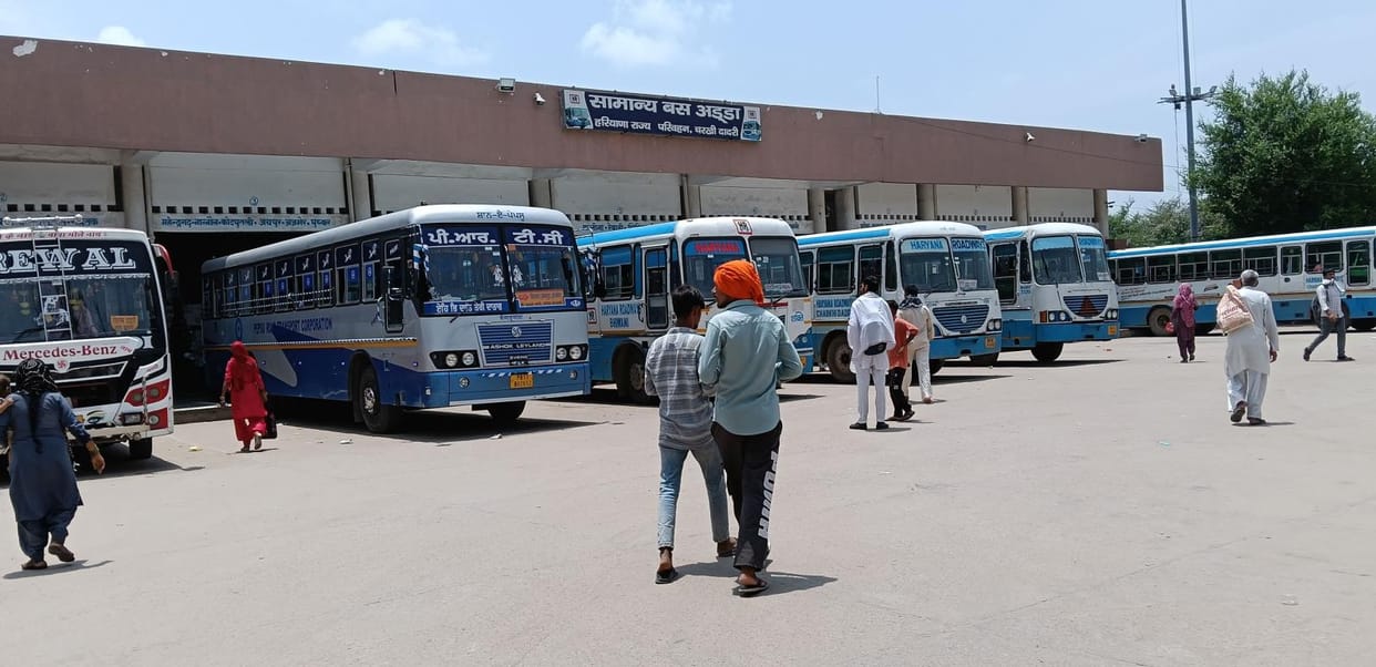 Leave home only when there is urgent work... you may face problems due to shortage of buses today