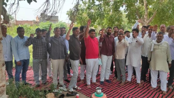 Electricity workers demonstrated in Uklana