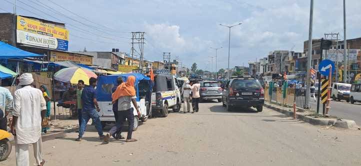 The illegal vehicles were dominating, passengers were wandering for rides