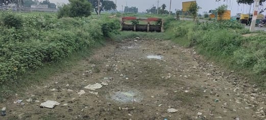 Paddy and sugarcane crops started withering due to the drying up of canals