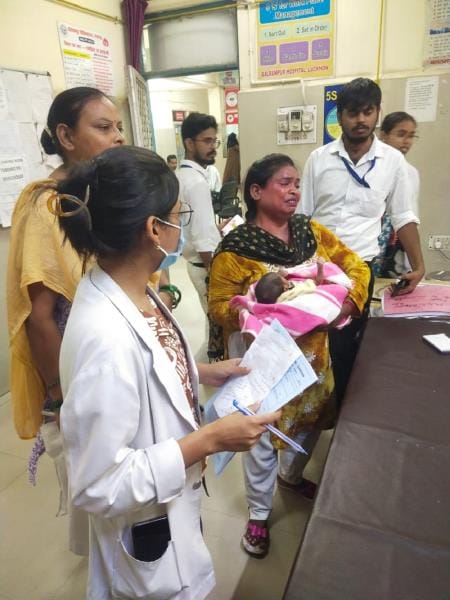 Grandmother wandered around hospitals for six hours with her 18-day-old baby