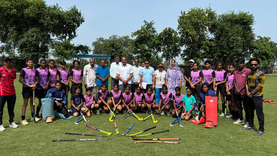 Girls' team dominates hockey competition