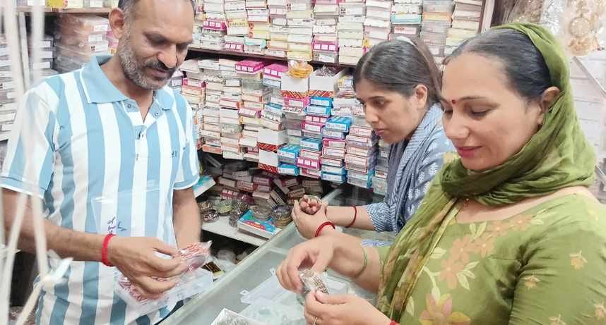 On the eve of Hariyali Teej, a crowd of women gathered in the market to get mehndi applied
