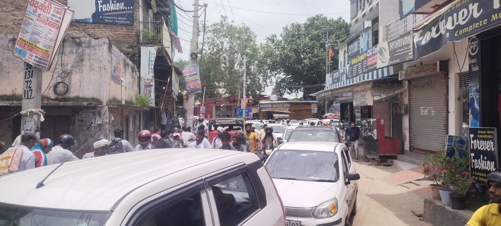 There was a jam all day around 10 centers of the city