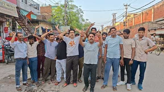 kathua news, railway station road news, youth protest news