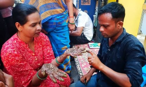 Women bought makeup items and applied mehndi on their palms