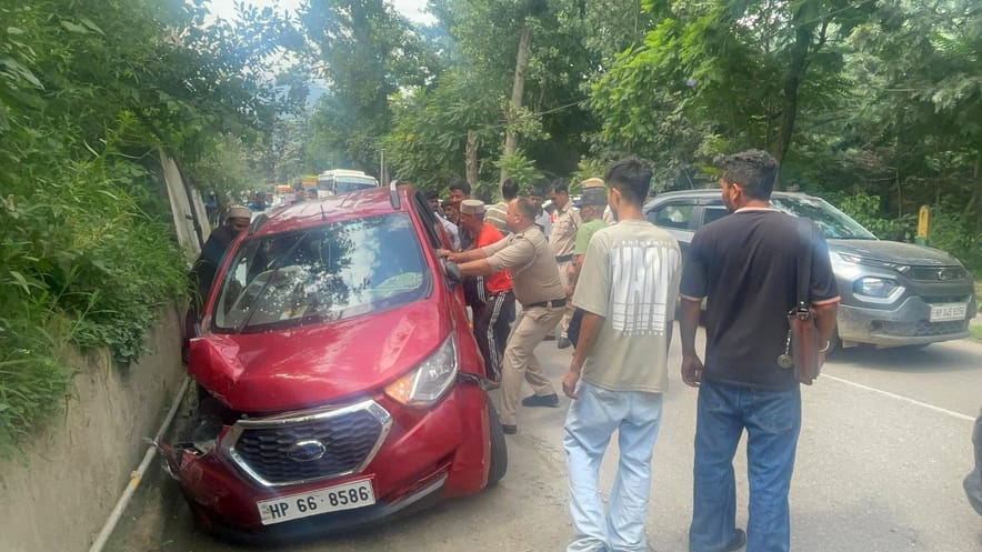 Bike collided with divider in Talogi, driver referred to Nerchowk
