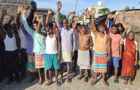 The people of Kandharhiya got angry due to not getting electricity for four days