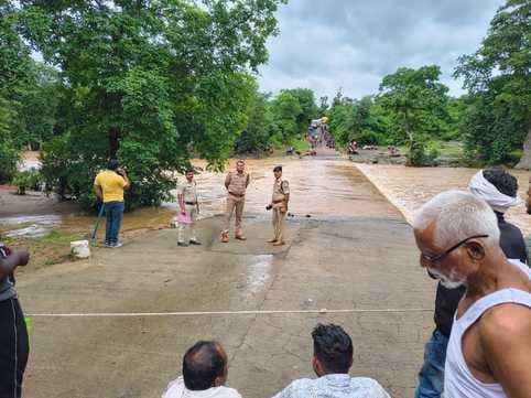 Gama vehicle washed away in high flow, driver saves life by jumping