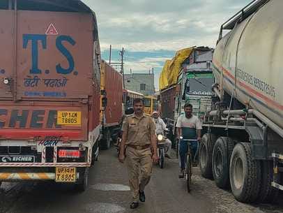 No entry for big vehicles during the day in Bijnor, traffic jam in Mirapur