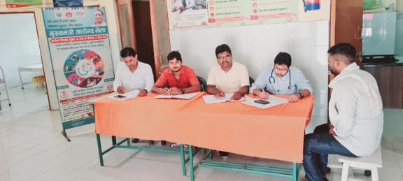 Long queue of patients suffering from diabetes, fever and skin diseases in Jan Arogya Mela