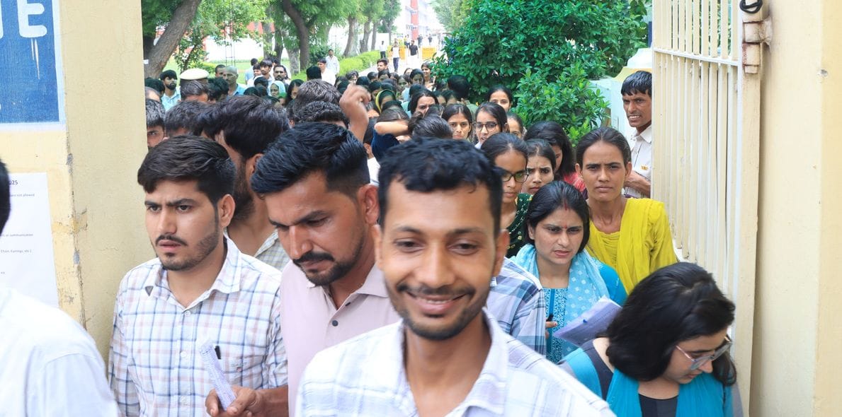 CET: 200 candidates appeared for the exam without biometric attendance, then it was stopped for one and a half hours