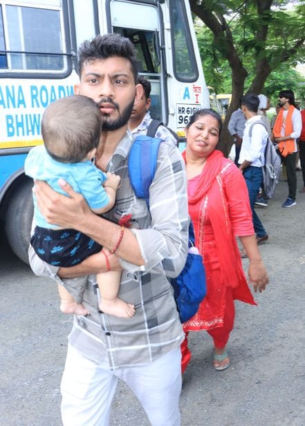 Candidates going to Bhiwani were troubled due to non-availability of buses at the bus stand