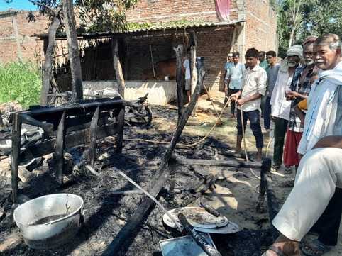 Cylinder exploded while preparing prasad, household items burnt