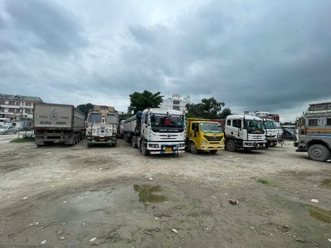 18 over loded dumper bounded in ponta by police