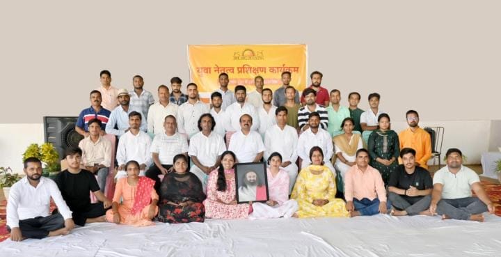 Youth from 12 districts of UP-Maharashtra participated in the youth leadership training camp