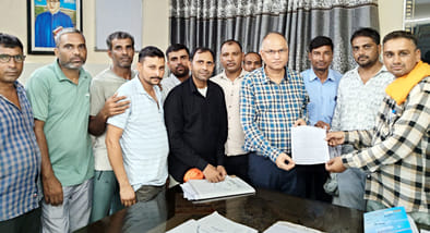 Contracted electricity employees raised many issues including assistance of Rs 3 lakh to the family of the deceased employee