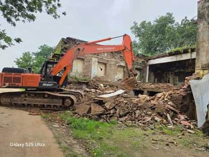 Bulldozers ran on the college in Dungarpur which was a threat to 8 thousand students