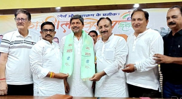 Who is the councillor party leader, Mukesh Gakkhar or Digvijay