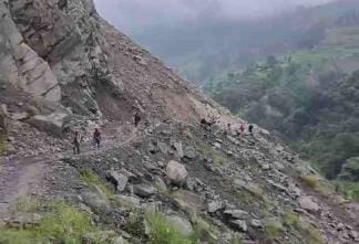 Debris came in Malghat on Tawaghat-Lipulekh road