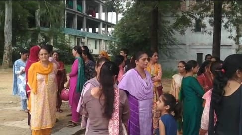 Parents opposed online classes