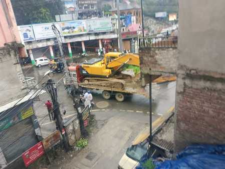 The trolley collided with the electric wires, people were frightened by the explosion