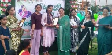 Shital and Vanshika Agarwal won the Mehndi competition