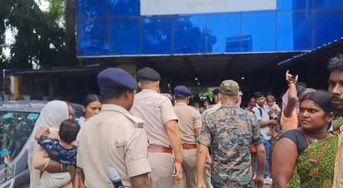 Muzaffarpur Bihar news :minor girl found suspicious circumtance in neighbour district police investigate